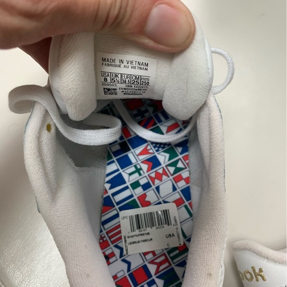 BNIB REEBOK Classic Leather World Flag Sneaker, 8M - Picture 7 of 16